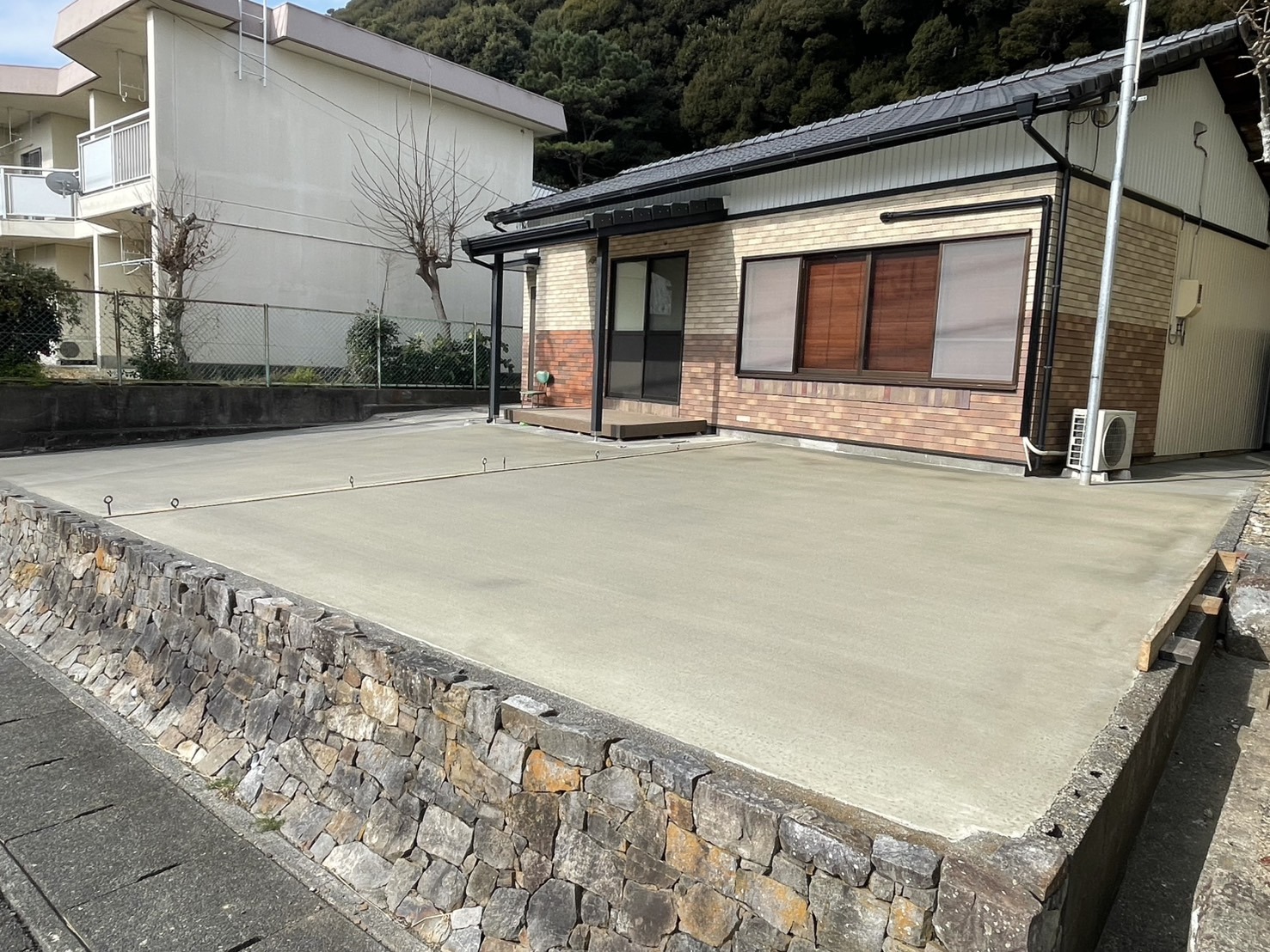 不動産事務所の駐車場 土間コンクリート翌日